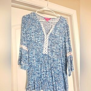 Women's size M tunic top EUC